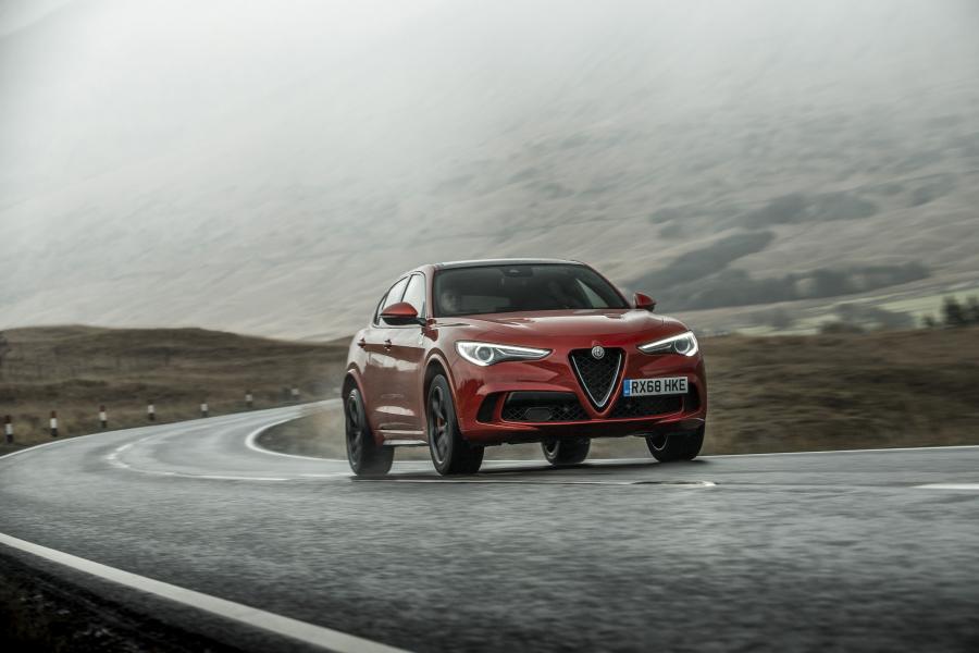  Alfa Romeo Stelvio Quadrifoglio (949) 2018 года  (UK) (фото 20 из 59)